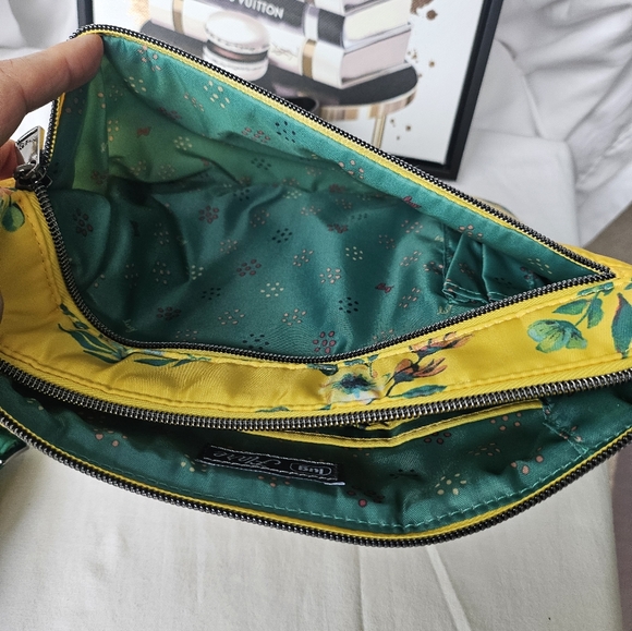 Lug Yellow Green Crossbody Bag with Quilted Design - Picture 5 of 7